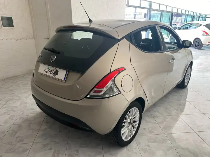 Lancia Ypsilon