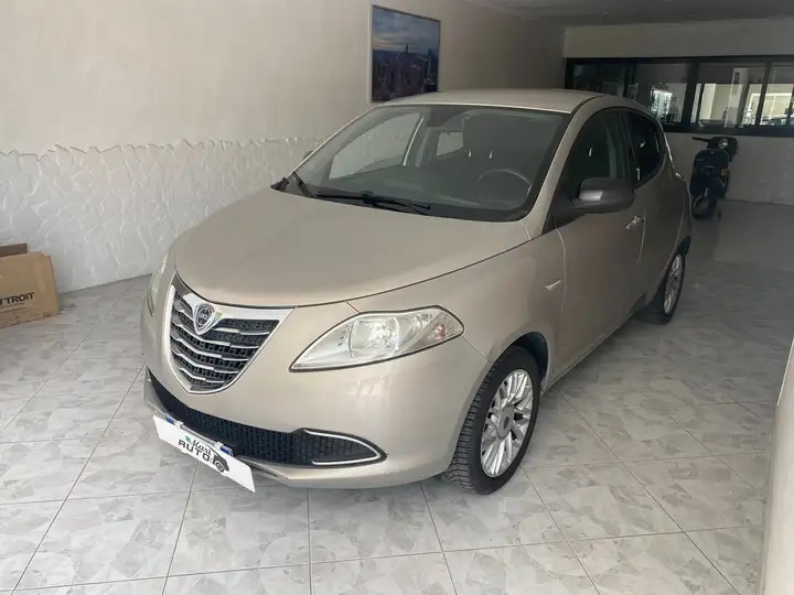 Lancia Ypsilon