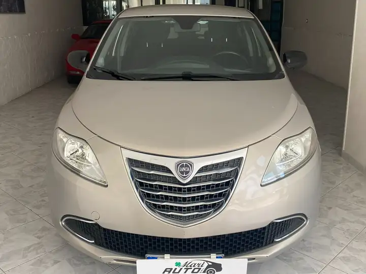 Lancia Ypsilon